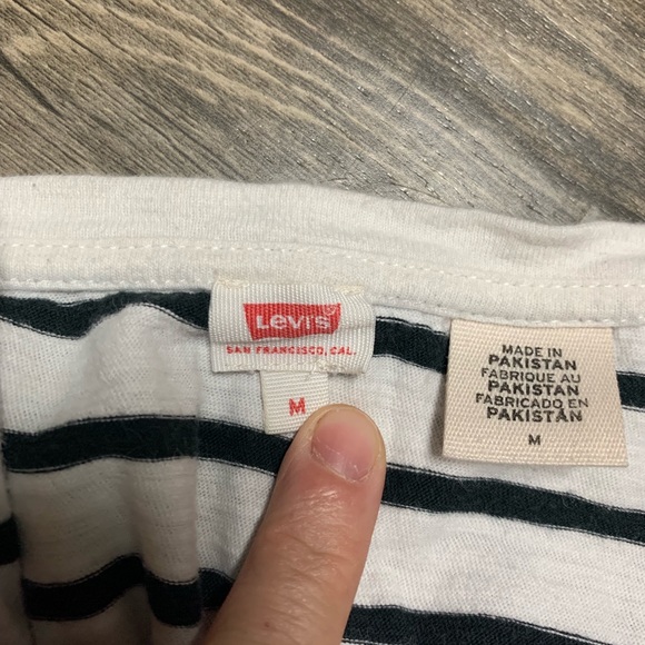 Levi’s tee - Picture 2 of 2